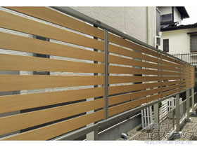 のフェンス・柵 ルシアスフェンスF04型 横半目隠し 2段支柱 施工例