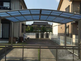 LIXIL(リクシル)のカーポート ネスカR (ラウンドスタイル) ワイド 積雪～20cm対応 施工例