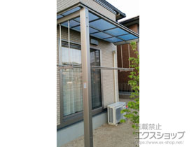 のテラス屋根 フーゴF テラスタイプ 単体 積雪〜20cm対応＋躯体すき間ふさぎ材 29型用＋竿掛けセットS(2本入) 施工例