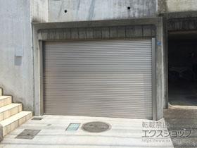 のガレージシャッター ガレージシャッタークワトロ 電動式 内部付タイプ※外部停電時開閉機構 施工例