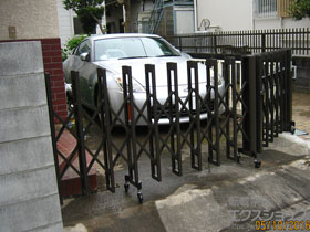 のカーゲート アルシャインII M型 Aタイプ 角地タイプ ノンレール 片開き（本体：150/連結本体：270） 施工例