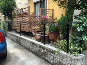 のフェンス・柵 メッシュフェンスA型[スチール製] 自在柱 施工例