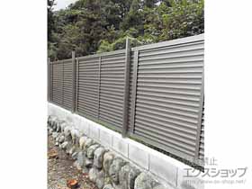 のフェンス・柵 プレスタフェンス8K型 傾斜地タイプ 施工例