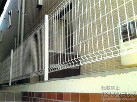 のフェンス・柵 ハイグリッドフェンスN8型 フリーポールタイプ 施工例