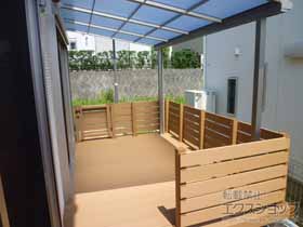 のウッドデッキ リウッドデッキ 200＋独立式 リウッド ステップ2型＋ リウッドデッキフェンス3型＜横スリット＞＋リウッドデッキ門扉3型＜横スリット＞ 施工例