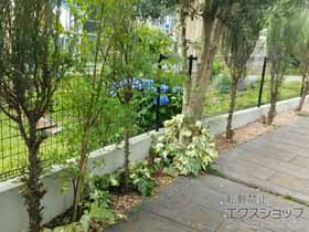 のフェンス・柵 メッシュフェンスM0 間仕切柱 施工例