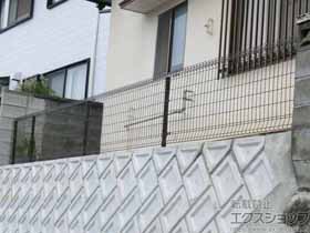 のフェンス・柵 メッシュフェンスG10-R 自在柱 施工例