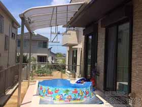 のテラス屋根 ヴェクターテラス R型 テラスタイプ 単体 積雪〜20cm対応＋ヴェクターテラス用 吊り下げ式物干し 仕様：標準 2本入り 施工例