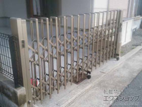 のカーゲート トリップゲート ペットガード型 ノンレール 片開き 30S 施工例