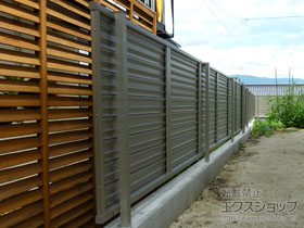 のフェンス・柵 ミエーネフェンス 目隠しルーバータイプ 自由柱施工 施工例