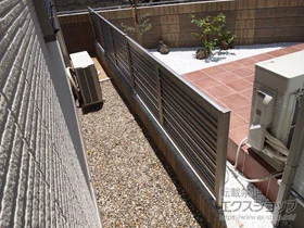 YKKAPのフェンス・柵・塀 レスティナフェンス7型 横目隠し 間仕切柱施工 施工例