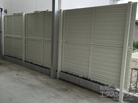 のフェンス・柵 ミエーネフェンス 目隠しルーバータイプ 2段支柱 施工例