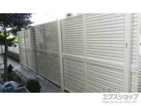 YKKAPのフェンス・柵・塀 レスティナフェンス7型 2段支柱 施工例