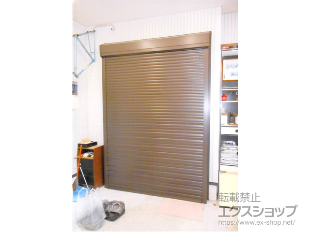 のガレージシャッター ガレージシャッタークワトロ 電動式 外部付タイプ 施工例
