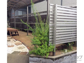 のフェンス・柵 ルシアスフェンスF04型 横板 木目カラー 2段支柱 自由柱施工 施工例