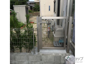 の門扉 プレスタ門扉 2型 細たて桟 片開き　門柱使用 施工例