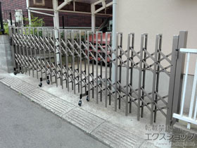 のカーゲート トリップゲート 傾斜地専用型 ノンレール 片開き 40S 施工例