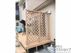 YKKAPのウッドデッキ リウッドハイパーティション2型＜ラチス格子＞ 施工例