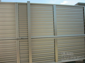 のフェンス・柵 ミエーネフェンス 目隠しルーバータイプ 2段支柱 施工例