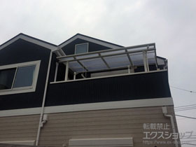 のバルコニー・ベランダ屋根 スピーネ F型 屋根タイプ 単体 積雪〜20cm対応＋吊下げ物干しAタイプ 標準2本入り/吊下げ物干し取付け桟×2/92°エルボ 施工例