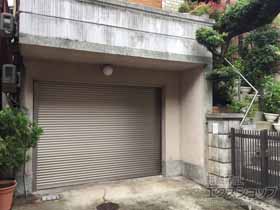 のガレージシャッター ガレージシャッタークワトロ 電動式 内部付タイプ 施工例