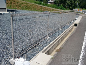 のフェンス・柵 イーネットフェンス2M型 間仕切柱施工 施工例