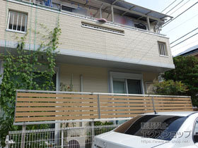 のフェンス・柵 ルシアスフェンスF04型 横板 木目カラー 2段支柱＜自立建て用＞ 施工例