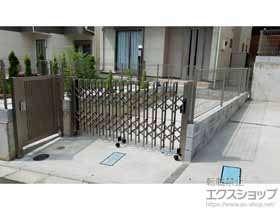 のカーゲート トリップゲート 傾斜地専用型 ノンレール 片開き 26S 施工例