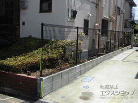 のフェンス・柵 メッシュフェンスM0 間仕切柱 施工例