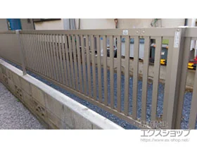 LIXIL ���N�V��(TOEX)�̃t�F���X�E��E�� �v���X�^�t�F���X4�^ �t���[�|�[���^�C�v�@ �{�H��