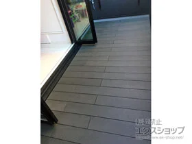 YKKAPのウッドデッキ バルコニー用リウッドデッキ200 施工例
