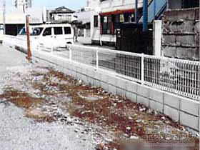 のフェンス・柵 イーネットフェンス2M型 間仕切柱施工 施工例