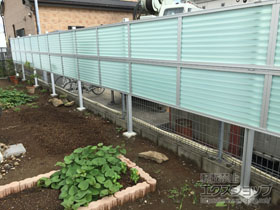 のフェンス・柵 プレスタフェンス 8S型 採光ルーバー アルミ多段柱使用（パネル2段） 施工例
