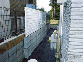 のフェンス・柵 めかくし塀V型 簡易遮音タイプ 固定柱式 施工例