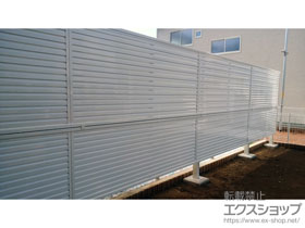 のフェンス・柵 ミエーネフェンス 目隠しルーバータイプ 2段支柱 施工例