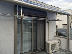 のバルコニー・ベランダ屋根 プレシオステラス R型 屋根タイプ 単体 積雪〜20cm対応＋ 吊り下げ式物干し 標準 2本入り×1セット 施工例