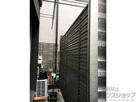 のフェンス・柵 カムフィX 9型 多段支柱 施工例