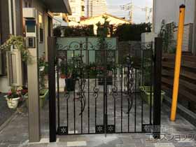 の門扉 トラディシオン門扉3型 両開き　門柱使用 施工例