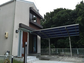 のカーポート レイナポートグラン　積雪〜20cm対応+ レイナポートグラン 水平式物干し（カーポート柱用） 標準 2本入り×1セット 施工例