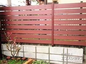 FandFのフェンス・柵・塀 マイティウッド ベーシック 横貼り8段 隙間20ｍｍ 施工例