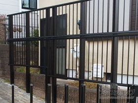 のフェンス・柵 レスティナフェンス21型 3段支柱 施工例