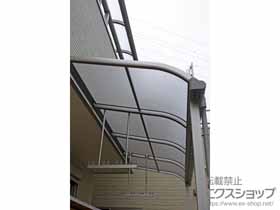 のテラス屋根 プレシオステラス R型 テラスタイプ 単体 積雪〜20cm対応＋吊り下げ式物干し 標準 2本入り×1セット 施工例