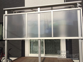 のテラス屋根 プレシオステラス F型 テラスタイプ 単体 積雪〜20cm対応＋プレシオステラス 吊り下げ式物干し 標準 2本入り×1セット 施工例