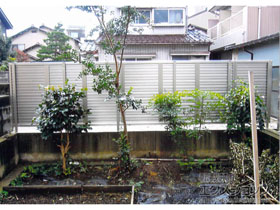 のフェンス・柵 レスティナフェンス7型 横目隠し 自由柱施工 施工例