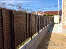 のフェンス・柵 ミエーネフェンス 目隠しルーバータイプ 自由柱施工 施工例