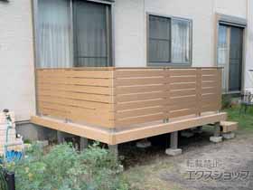 のウッドデッキ リウッドデッキ 200＋段床セット 片側面タイプ(1段)＋ルシアスデッキフェンス A01型＜横板格子タイプ＞ 施工例