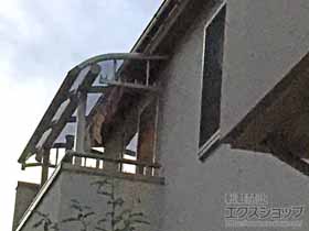 のバルコニー・ベランダ屋根 プレシオステラス R型 屋根タイプ 単体 積雪〜20cm対応＋プレシオステラス用吊り下げ式 物干し 施工例