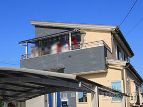 のテラス屋根 ヴェクターテラス R型 テラスタイプ 単体 積雪〜20cm対応＋ヴェクターテラス 吊り下げ式物干し 標準 2本入り×1セット 施工例