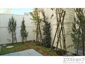 のフェンス・柵 ミエーネフェンス 目隠しルーバータイプ 2段支柱 施工例