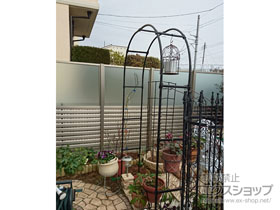 のフェンス・柵 LALAスクリーン 1型[採光]+3型[半目隠しタイプ] 間仕切りタイプ 施工例